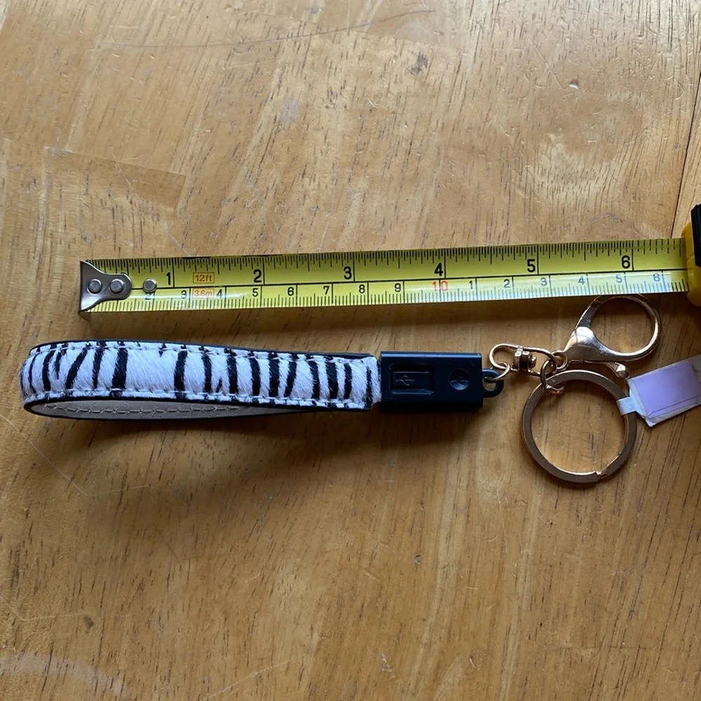 Smartphone charging keychain never used untasted
